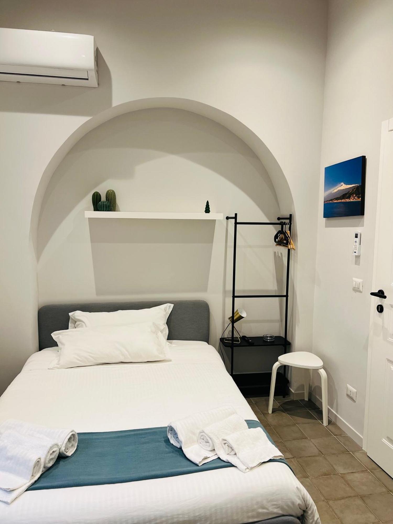 Ruanera Hotel Катания Екстериор снимка